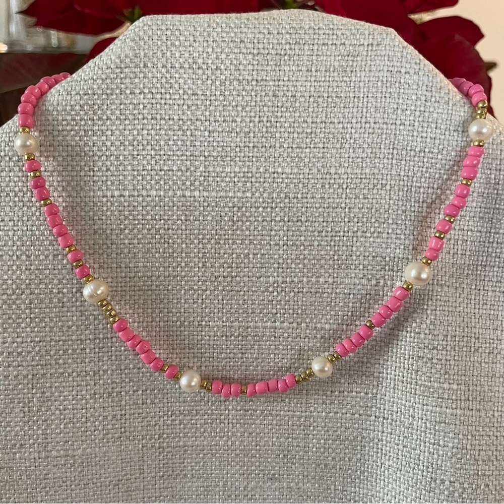 Pink beaded necklace with pearls